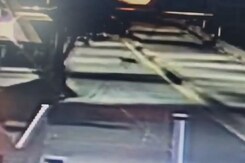 Video: Leopard Spotted Crossing Road In Bengaluru's Electronic City Video: Leopard Spotted Crossing Road In Bengaluru's Electronic City