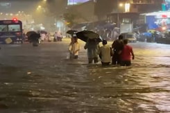 Heavy Rain In Mumbai, Commuters Stranded; Schools, Colleges Shut Tomorrow Heavy Rain In Mumbai, Commuters Stranded; Schools, Colleges Shut Tomorrow