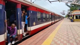 Indian Railway: रेलवे की ऐसी बदहाली यहां ट्रेन आने पर मच जाती है भगदड़, जानें पूरा मामला