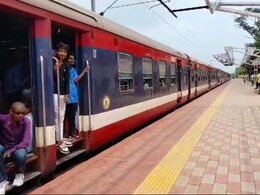 Indian Railway: रेलवे की ऐसी बदहाली यहां ट्रेन आने पर मच जाती है भगदड़, जानें पूरा मामला