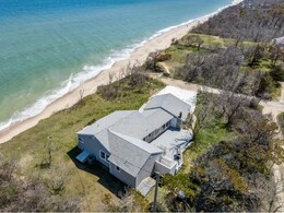 समुद्र में गिरने की चेतावनी के बावजूद शख्स ने ढहती चट्टान पर खरीदा 3 करोड़ का आलीशान घर, इस वजह से किया ये खतरनाक फैसला