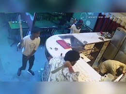 नागपुर में खुलेआम गुंडागर्दी! रेस्टोरेंट में तलवार लेकर आए बदमाश, जमकर मचाया उत्पात नागपुर में खुलेआम गुंडागर्दी! रेस्टोरेंट में तलवार लेकर आए बदमाश, जमकर मचाया उत्पात