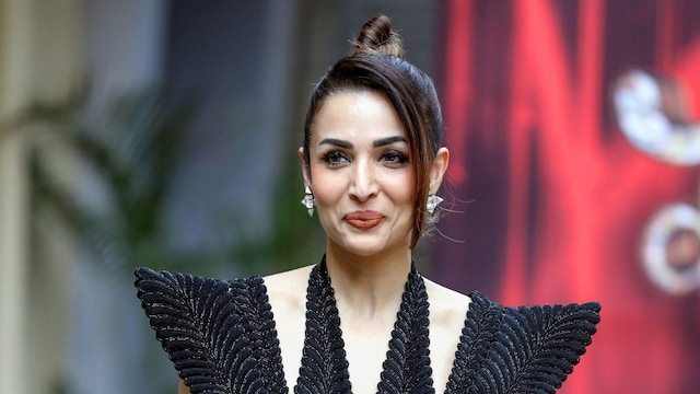 The video features the actress executing yoga poses that work all of the body's muscles
