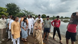 भरतपुर में जगह-जगह जलभराव, सांसद संजना जाटव ने किया क्षेत्र का दौरा; अधिकारियों को दिए निर्देश