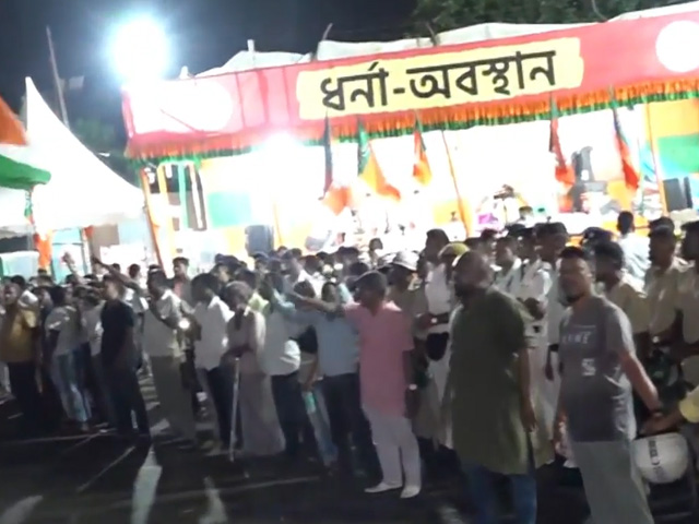 Kolkata Rape-Murder: Junior Doctors Stage Protest Outside Swasthya Bhawan