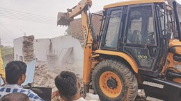 Rajasthan News: कोटा में हिस्ट्रीशीटर&nbsp;हजरत गुड्डू के ठिकानों पर चला&nbsp;बुलडोजर,&nbsp;संगीन अपराधों में हैं 44 मामले दर्ज
