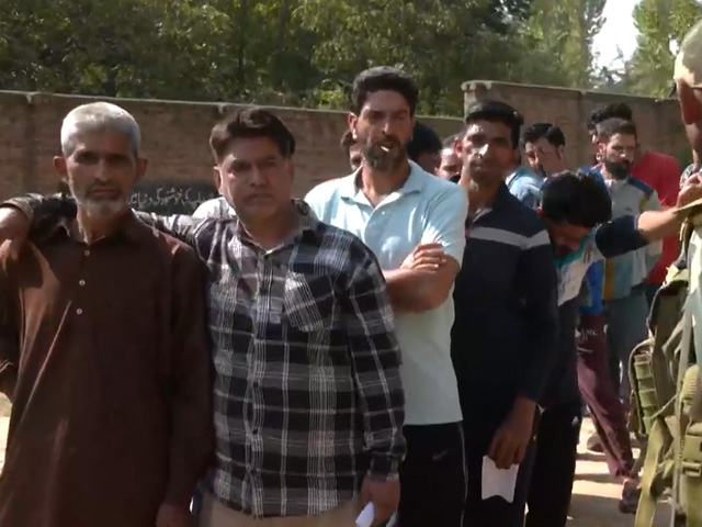Long Queues At Polling Stations During 2nd Phase Of J&K Assembly Elections