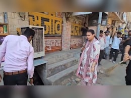 Tina Dabi: बाड़मेर में सड़कों पर उतरीं IAS टीना डाबी, गंदगी फैलाने वालों को लगाई फटकार