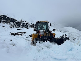 Early Snowfall In North Sikkim, Heavy Machinery Deployed To Clear Roads