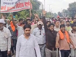 अलवर में UIT के शमशान पर बुलडोजर चलाने के बाद हंगामा, नाराज लोगों ने कलेक्ट्रेट पर किया प्रदर्शन   अलवर में UIT के शमशान पर बुलडोजर चलाने के बाद हंगामा, नाराज लोगों ने कलेक्ट्रेट पर किया प्रदर्शन