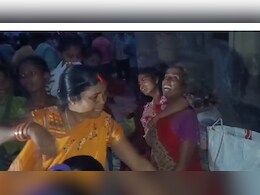 बिहार : छपरा में मंदिर की दीवार गिरने से 2 बच्चे की मौत, तीन गंभीर रूप से जख्मी बिहार : छपरा में मंदिर की दीवार गिरने से 2 बच्चे की मौत, तीन गंभीर रूप से जख्मी