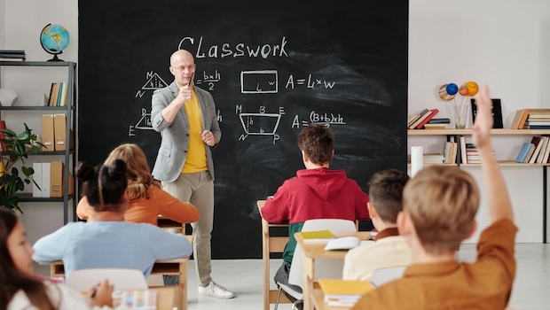 Backpack Essential: What Every Student Needs For An Efficient School Year