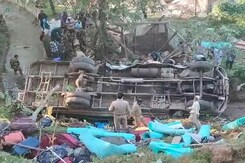 4 Jawans Dead As Bus Falls Into Gorge In Jammu And Kashmir's Budgam 4 Jawans Dead As Bus Falls Into Gorge In Jammu And Kashmir's Budgam