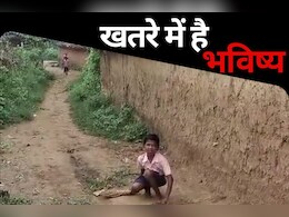 MP News: चपरासी का काम करने को मजबूर सरकारी स्कूल के छात्र, शिक्षक ने कही ये बात