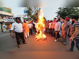 Ujjain में राहुल गांधी के खिलाफ फूटा सिख समाज का गुस्सा,विरोध में जलाया पुतला Ujjain में राहुल गांधी के खिलाफ फूटा सिख समाज का गुस्सा,विरोध में जलाया पुतला
