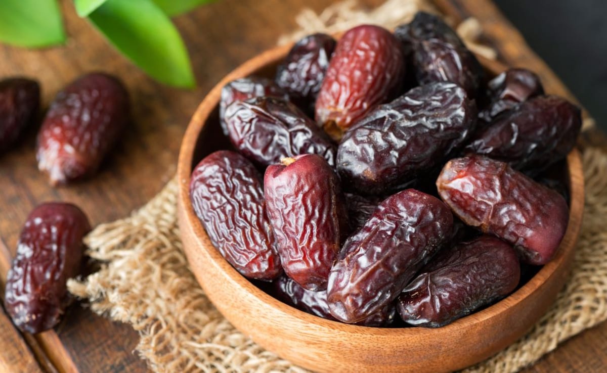 Ramadan 2026: रमजान के महीने में खजूर खाकर क्यों खोला जाता है रोजा? जानें इसके फायदे