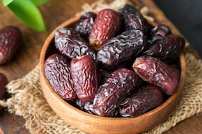 Ramadan 2026: रमजान के महीने में खजूर खाकर क्यों खोला जाता है रोजा? जानें इसके फायदे