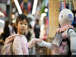 Baby Brains Recognise Eye Contact From Robots Too, New Study Finds Baby Brains Recognise Eye Contact From Robots Too, New Study Finds