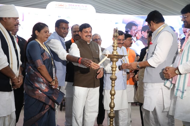 रीजनल इंडस्ट्रीज कॉन्क्लेव का शुभारंभ करते हुए सीएम मोहन यादव. रीजनल इंडस्ट्रीज कॉन्क्लेव का शुभारंभ करते हुए सीएम मोहन यादव.