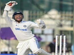 Duleep Trophy: ध्रुव जुरेल ने रचा इतिहास, दलीप ट्रॉफी में धोनी की बराबरी कर मचाया तहलका Duleep Trophy: ध्रुव जुरेल ने रचा इतिहास, दलीप ट्रॉफी में धोनी की बराबरी कर मचाया तहलका