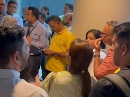 'न खाना न पानी': इंडिगो की मुंबई-दोहा फ्लाइट में देरी से यात्री परेशान, करवाया गया 5 घंटे इंतजार 'न खाना न पानी': इंडिगो की मुंबई-दोहा फ्लाइट में देरी से यात्री परेशान, करवाया गया 5 घंटे इंतजार