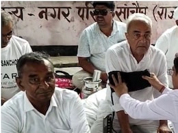 Sanchore: आमरण अनशन पर बैठे पूर्व राज्य मंत्री Sukhram Bishnoi की तबीयत बिगड़ी, अस्पताल में भर्ती होने से किया इनकार Sanchore: आमरण अनशन पर बैठे पूर्व राज्य मंत्री Sukhram Bishnoi की तबीयत बिगड़ी, अस्पताल में भर्ती होने से किया इनकार