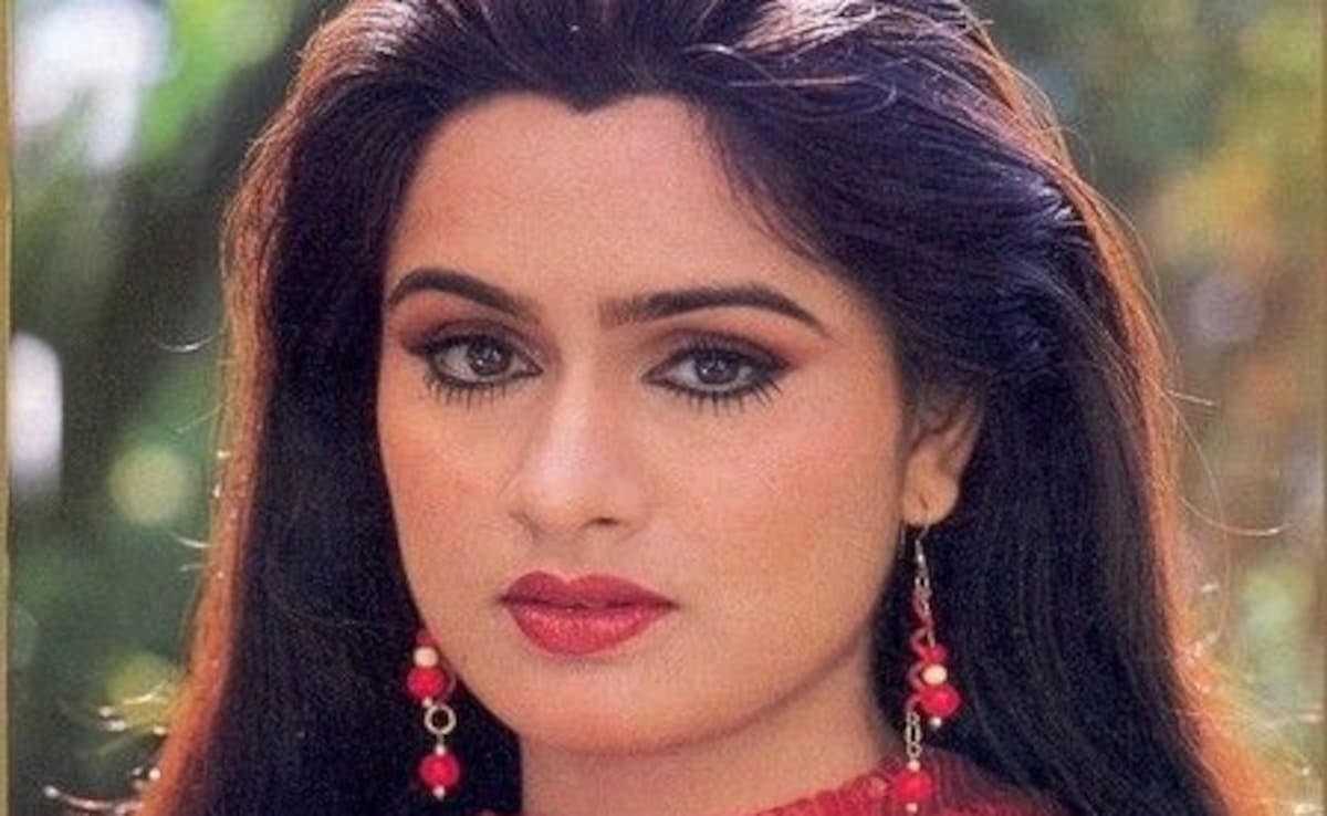 पद्मिनी कोल्हापुरे की शादी की अनदेखी फोटो वायरल, शक्ति कपूर निभाते दिखे थे  ये रस्म | Padmini Kolhapure unseen wedding photo shakti kapoor shocked fans