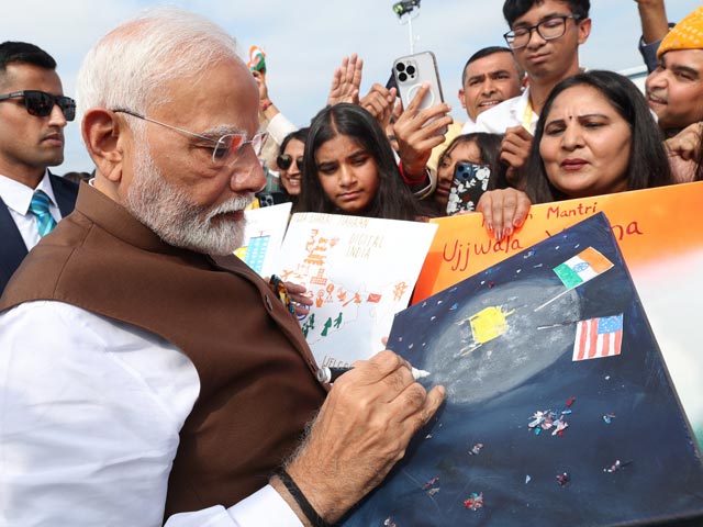 PM Modi Receives Grand Welcome From Indian Community at Delaware Hotel