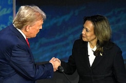 ट्रंप की 'Superhero' Image पर कमला की हंसी से बदल गया 90 Minute Debate का रुख ट्रंप की 'Superhero' Image पर कमला की हंसी से बदल गया 90 Minute Debate का रुख