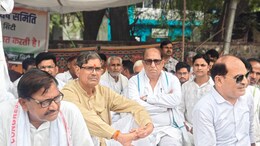 सांचौर, शाहपुरा के बाद अब गंगापुर सिटी में भी जिला बचाओ आंदोलन, धरने पर बैठे दो विधायक
