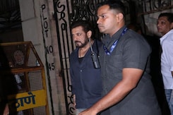 Salman Khan Visits Malaika Arora After Her Father's Death Salman Khan Visits Malaika Arora After Her Father's Death