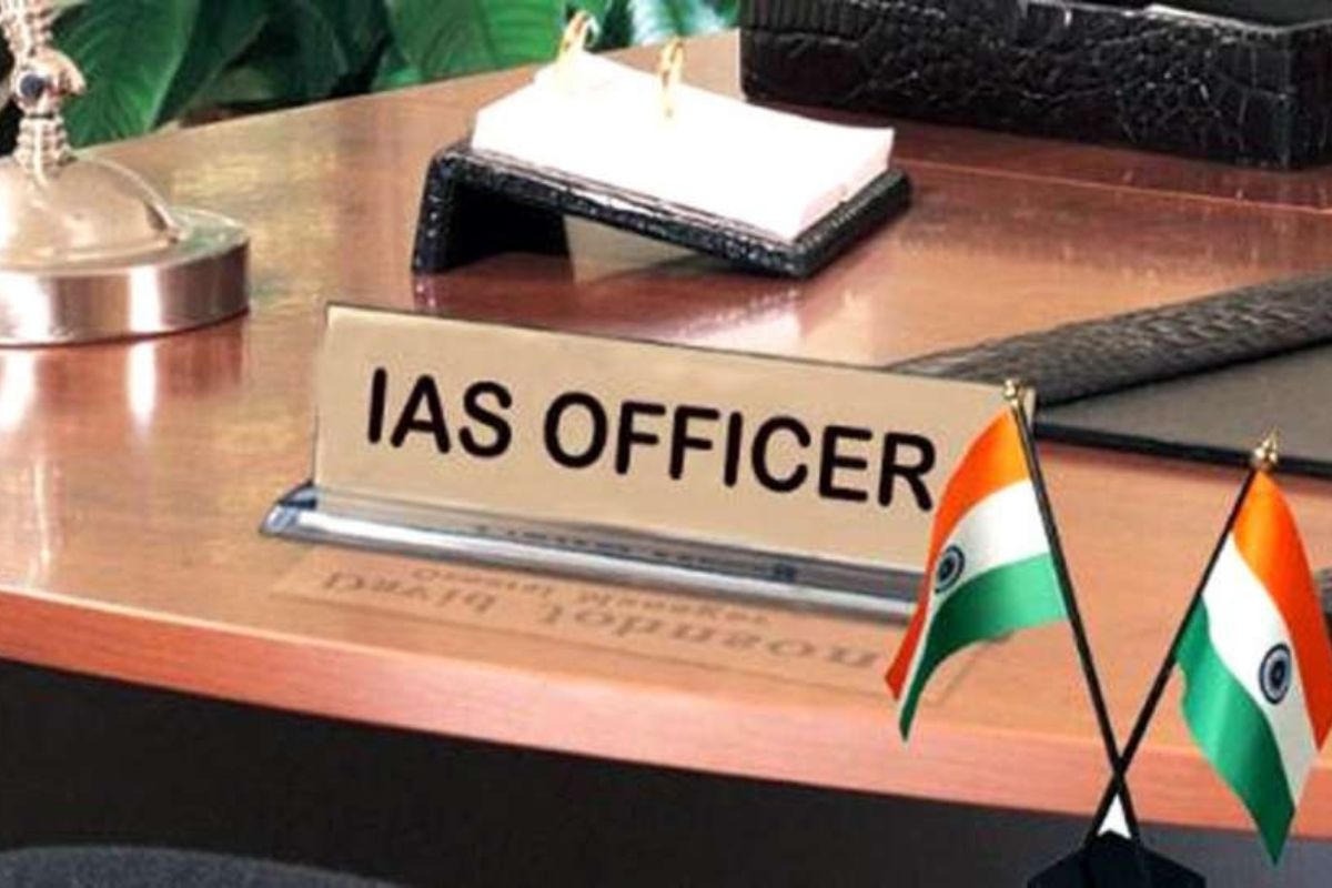 IAS Transfer UP: उत्तर प्रदेश में 40 आईएएस के तबादले, 15 जिलों के डीएम बदले, देखें सूची