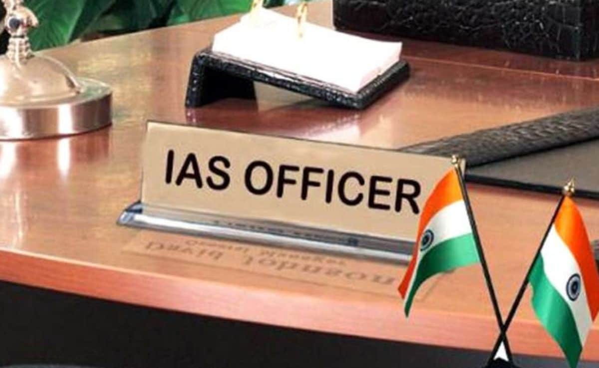 IAS Transfer UP: उत्तर प्रदेश में 40 आईएएस के तबादले, 15 जिलों के डीएम बदले, देखें सूची