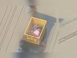 आंध्र प्रदेश में बाढ़ का कहर:  बच्चे को गर्दन तक डूबे हुए पानी में ले जाते हुए शख्स का का ये वीडियो विचलित कर देगा आंध्र प्रदेश में बाढ़ का कहर:  बच्चे को गर्दन तक डूबे हुए पानी में ले जाते हुए शख्स का का ये वीडियो विचलित कर देगा