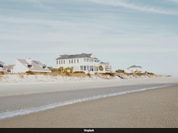 US Man Buys ₹3 Crore Cliffside Home Despite Risk Of Falling Into Ocean US Man Buys ₹3 Crore Cliffside Home Despite Risk Of Falling Into Ocean