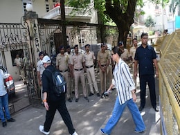 Arjun Kapoor, Kareena Kapoor, Ananya Panday And Others Visit Malaika Arora After Her Father's Death Arjun Kapoor, Kareena Kapoor, Ananya Panday And Others Visit Malaika Arora After Her Father's Death