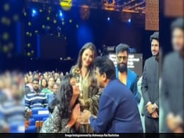 Watch: Aishwarya Rai Bachchan's Daughter Aaradhya Touches Shiva Rajkumar's Feet At SIIMA Watch: Aishwarya Rai Bachchan's Daughter Aaradhya Touches Shiva Rajkumar's Feet At SIIMA