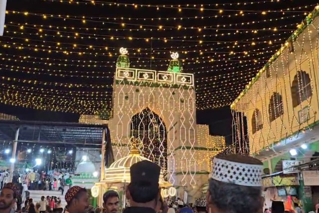 जायरीनों का हुआ शुरू