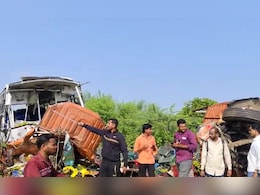 जालना- बीड मार्गवर बस ट्रकचा भीषण अपघात, 6 जणांचा मृत्यू जालना- बीड मार्गवर बस ट्रकचा भीषण अपघात, 6 जणांचा मृत्यू