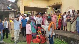 Negligence: मासूम के सिर में था तेज दर्द और बुखार, PHC में नहीं मिला समय पर इलाज तो हो गई मौत!