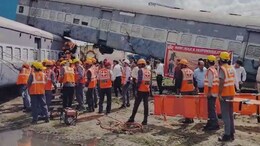 दौसा में भयानक ट्रेन हादसा की सूचना पर मचा रेल प्रशासन में हड़कंप, 19 यात्री डब्बे में फंसे, बांदीकुई जंक्शन पर हुआ 'मॉकड्रिल'