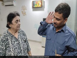 Gurugram Auto Driver Returns Lost Bag With Diamond Pendant, Wins Internet's Heart Gurugram Auto Driver Returns Lost Bag With Diamond Pendant, Wins Internet's Heart