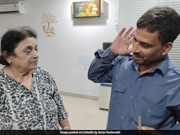 ऑटो में Diamond नेकलेस छोड़कर चली गई महिला, देख नहीं डोला ड्राइवर का ईमान, किया ये काम ऑटो में Diamond नेकलेस छोड़कर चली गई महिला, देख नहीं डोला ड्राइवर का ईमान, किया ये काम
