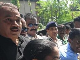 ममता सरकार ने बंगाल में झारखंड के वाहनों के प्रवेश पर लगाई 'नो एंट्री', इस वजह से उठाया ये बड़ा कदम ममता सरकार ने बंगाल में झारखंड के वाहनों के प्रवेश पर लगाई 'नो एंट्री', इस वजह से उठाया ये बड़ा कदम