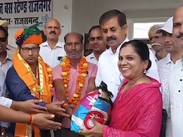 गहनों से भरा बैग रोडवेज में भूल गई महिला, फिर बस कंडक्टर ने जो किया उसे देख SP भी हो गए मुरीद गहनों से भरा बैग रोडवेज में भूल गई महिला, फिर बस कंडक्टर ने जो किया उसे देख SP भी हो गए मुरीद