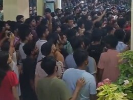 NIT पटना में छात्रा ने की आत्महत्या, घटना को लेकर कैंपस में हंगामा कर रहे हैं छात्र NIT पटना में छात्रा ने की आत्महत्या, घटना को लेकर कैंपस में हंगामा कर रहे हैं छात्र