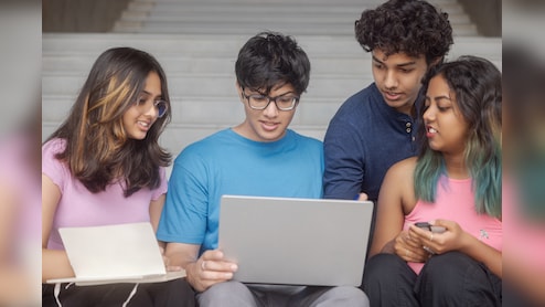 Education Updates: वित्त मंत्री ने किया सर्विस सेक्टर में जॉब पैदा करने के लिए कमेटी बनाने का ऐलान