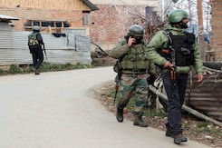 2 Terrorists Killed, 3 Soldiers Injured In Encounter In J&K's Kulgam 2 Terrorists Killed, 3 Soldiers Injured In Encounter In J&K's Kulgam