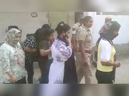 जयपुर में एस्कॉर्ट सर्विस गैंग की 7 लड़कियां, 3 दलाल गिरफ्तार; पकड़ने गई पुलिस टीम पर हमला जयपुर में एस्कॉर्ट सर्विस गैंग की 7 लड़कियां, 3 दलाल गिरफ्तार; पकड़ने गई पुलिस टीम पर हमला
