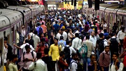 Ambernath News :  लोकलचा आणखी एक बळी, अंबरनाथमध्ये लोकल अपघातातील जखमी तरुणाचा उपचारादरम्यान मृत्यू